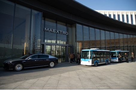 合肥银泰中心VVIP走进尊界超级工厂之旅开元棋牌智造非凡 臻选尊享华为臻选店·(图7)